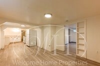 Building Photo - 320 SE 4th St