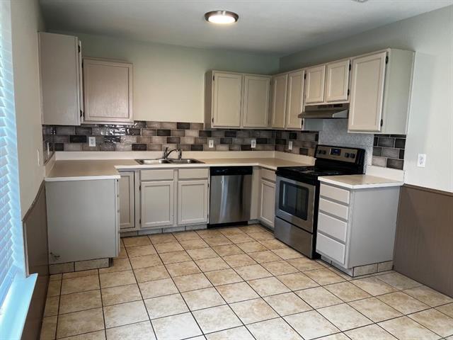 Building Photo - 713 E Avenue F