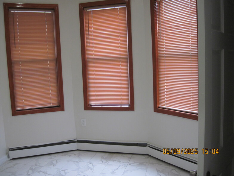 Front bedroom windows - 185 Benziger Ave
