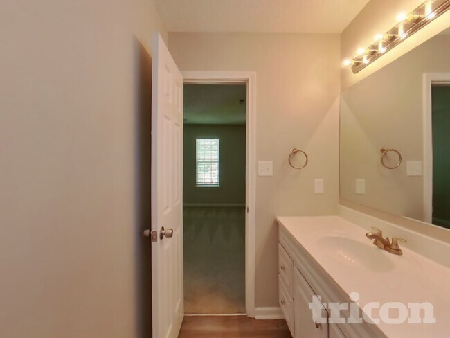 Building Photo - 2934 Hawick Commons Dr