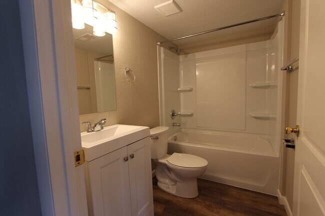 Building Photo - TRENT 550