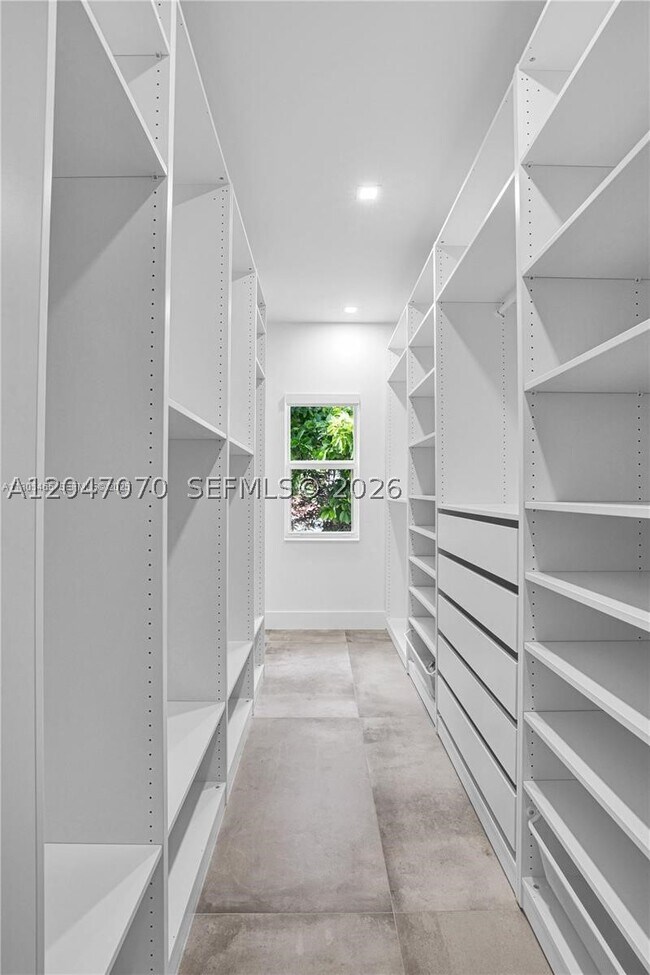 Building Photo - 3431 SW 16th St