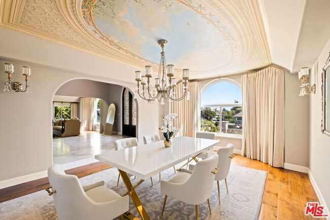 Building Photo - 1047 E Pomello Dr