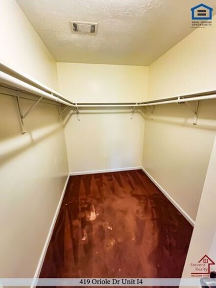 Building Photo - 419 Oriole Dr