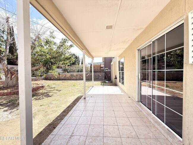 Building Photo - 10405 Ashwood Dr
