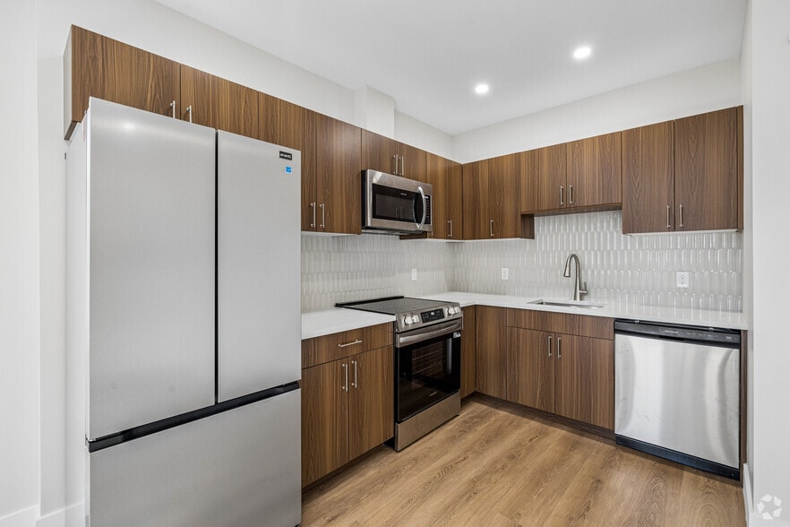 1BR, 1BA - 553SF - Kitchen - The Sullivan House