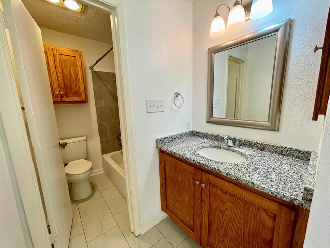 Building Photo - Woods Hole 14506-14508