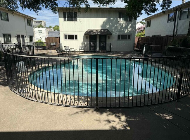 Building Photo - 4039 Cole Ave