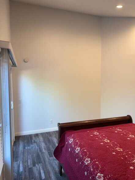 Building Photo - 9140 Crebs Ave