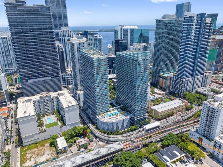 Building Photo - 1111 SW 1st Ave