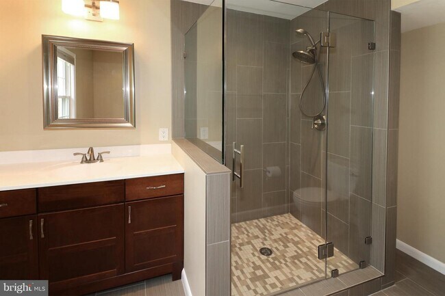 Building Photo - 1810 Golf View Ct