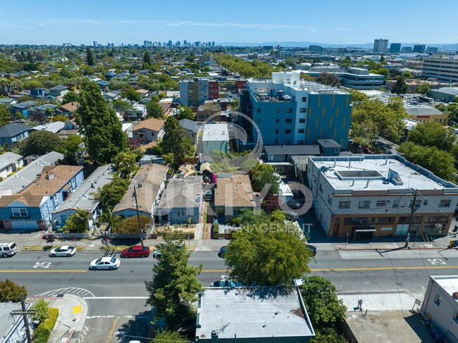 Building Photo - 1108 Dwight Way