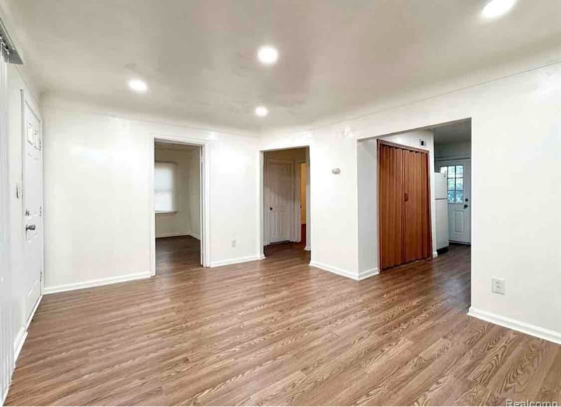 Building Photo - 6847 Continental Ave