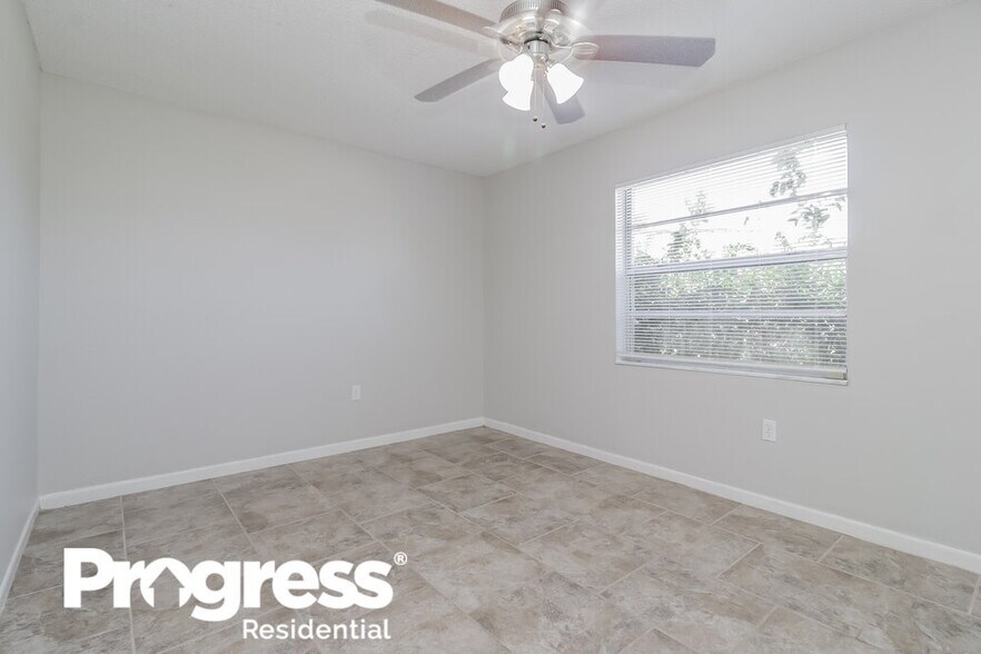 Building Photo - 3837 Stonemont Dr