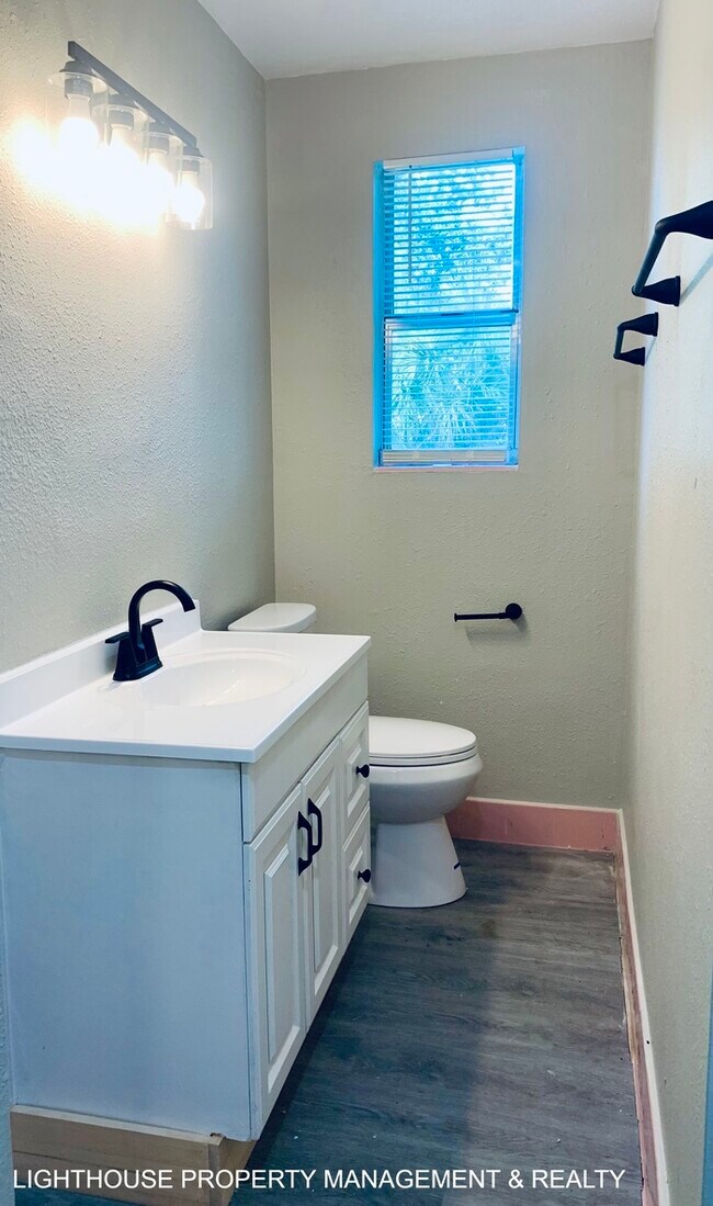 Building Photo - Beautifully Updated San Mateo Home with Huge Fenced Yard