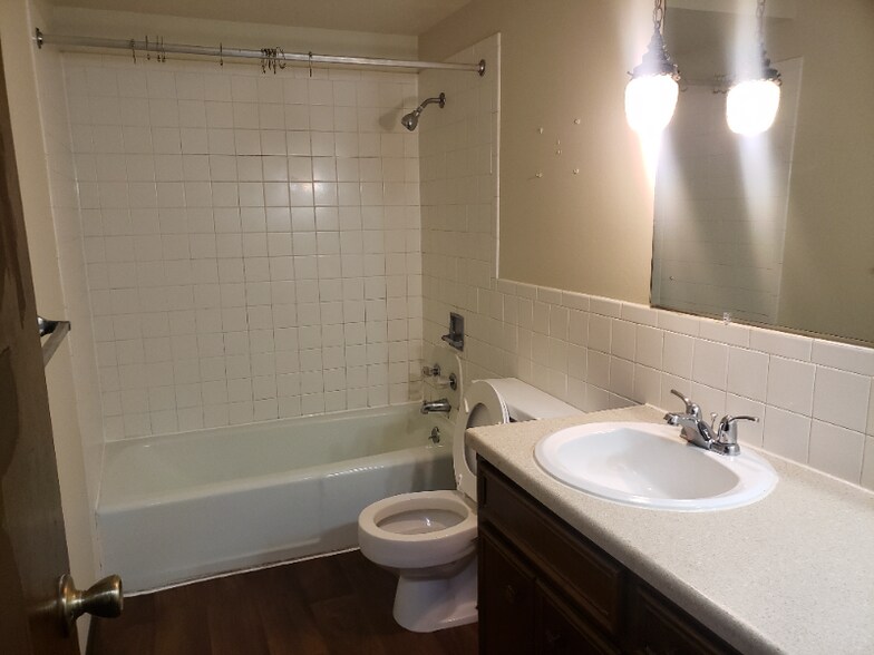 Building Photo - 3117 S Pinecrest St