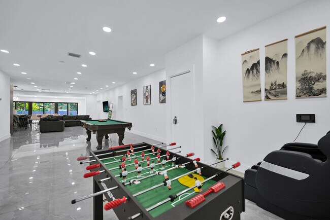 Building Photo - 5313 NE 1st Ave