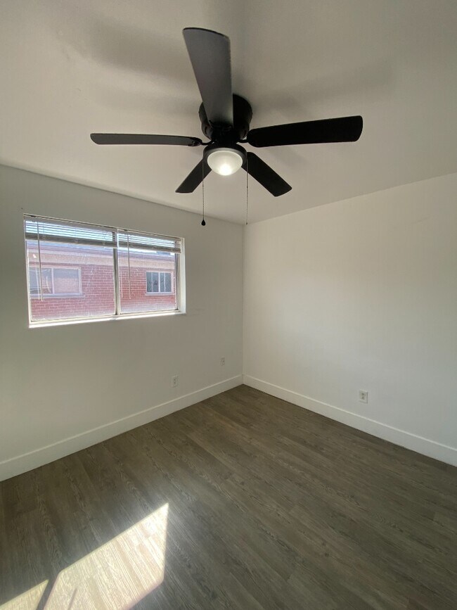 Building Photo - 815D Courtois