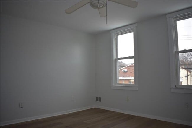 Building Photo - 111 Dewey St