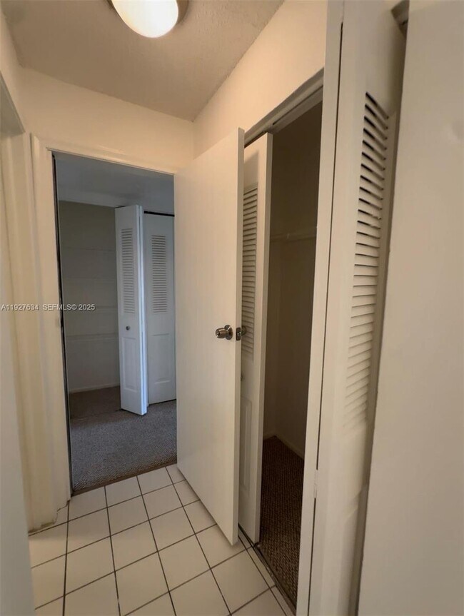 Building Photo - 1595 NE 135th St