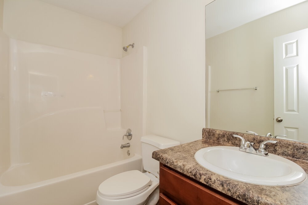Building Photo - 25 Oakbrook Dr