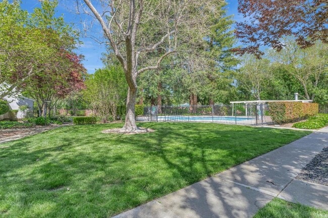 Building Photo - Cute 3BD/1.5BA Townhome with Great Commute location in Danville