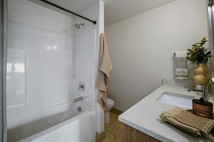 Building Photo - 1319 Oppek St NE