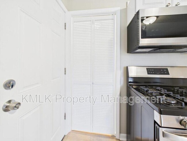 Building Photo - 9042 Maple Grove Rd