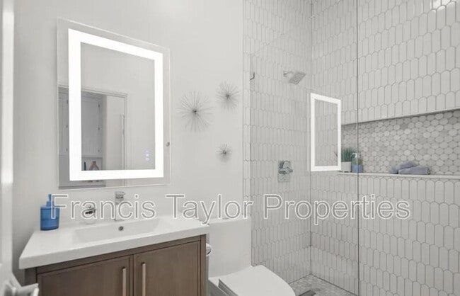 Building Photo - 1042 Alexandra Ln