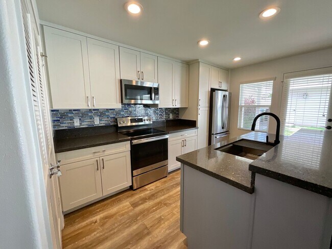 Building Photo - 4 Bedroom 3 Bath, 2 Car garage w/3rd parking stall, Solar panels (RRLLC)