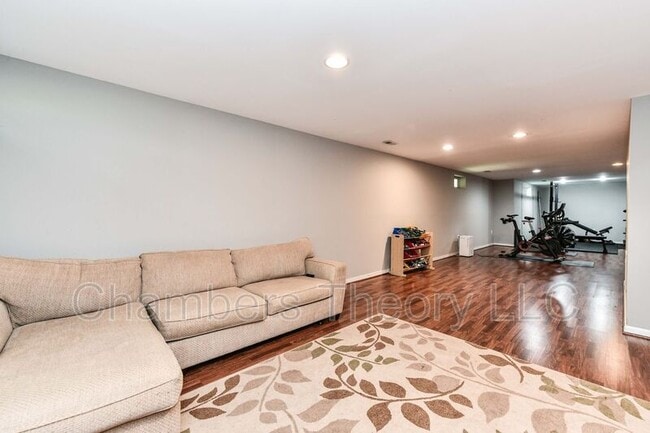 Building Photo - 641 Meade Dr SW