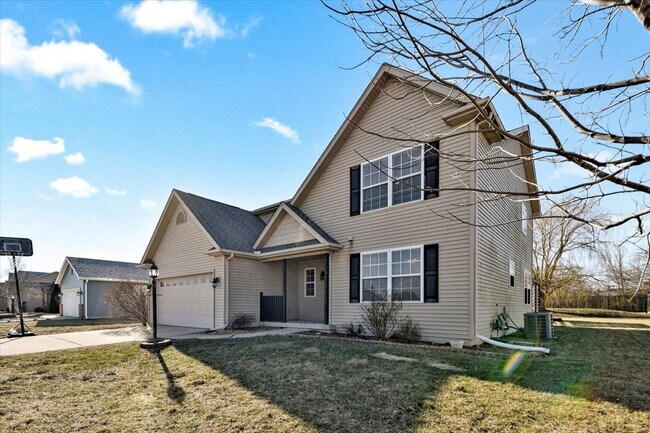 Building Photo - 705 Bergamot Dr