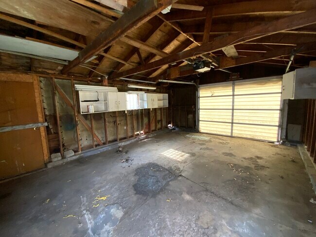 Building Photo - 624 Grant St