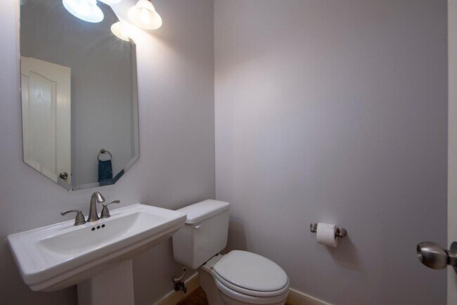 Building Photo - 3238 Enclave Ln