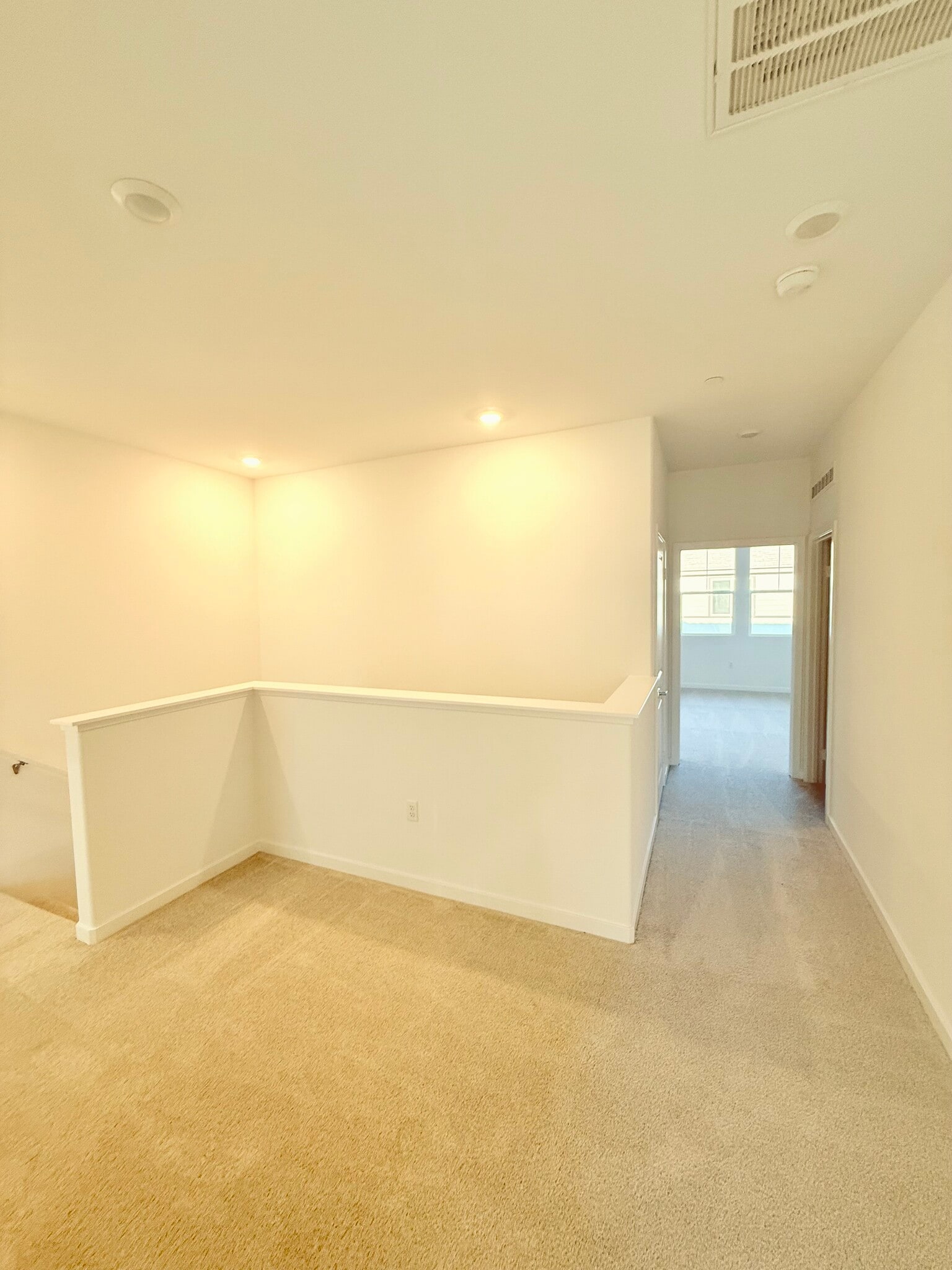 Building Photo - 2583 Cloudview Privado