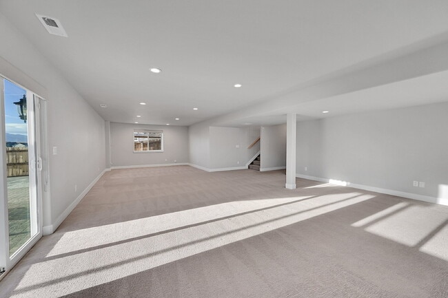 Building Photo - $2,650.00, 5-bed, 3-bed ranch-style home located in Colorado Springs with a large back yard.