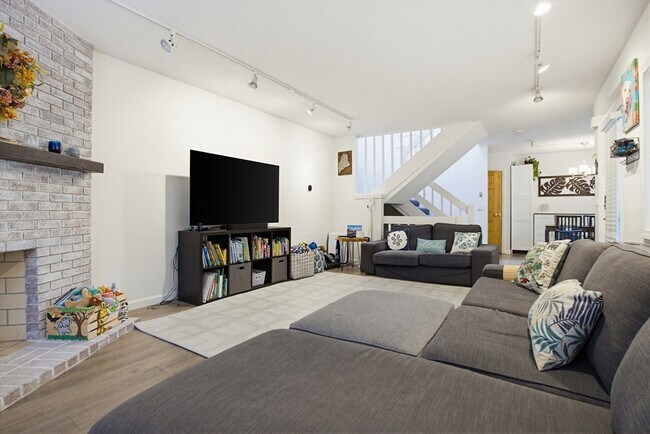 Building Photo - 49 Captain Eames Cir