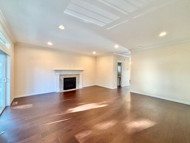 Building Photo - Modern New Construction 4b3b Townhome