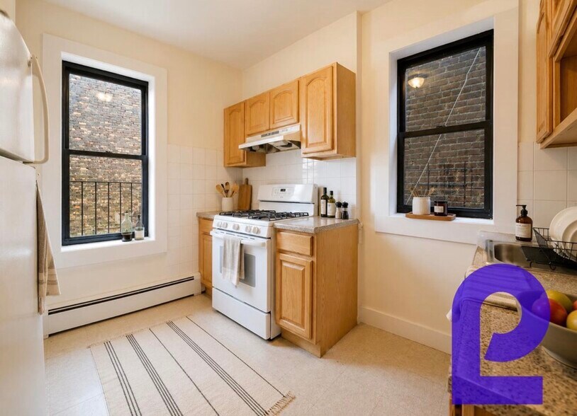 Building Photo - 2441 Jerome Ave