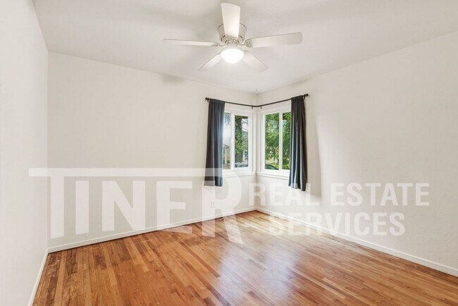 Building Photo - 603 11th St