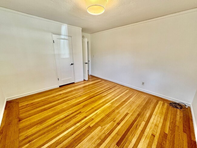 Building Photo - Remodeled 3Bed/2Bath Home in San Leandro –...