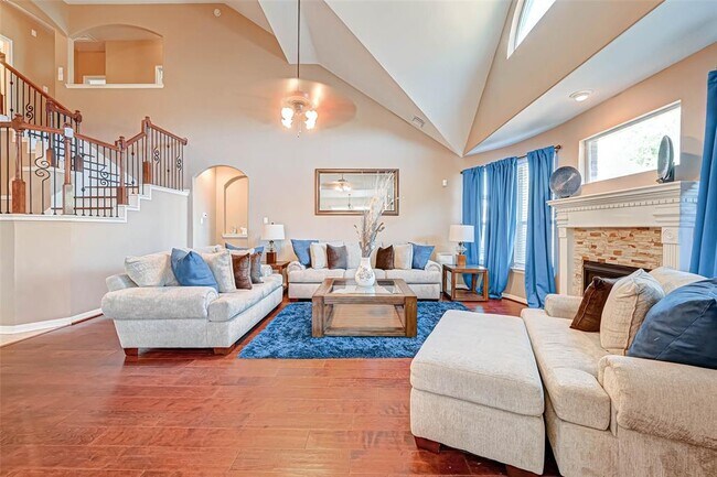 Building Photo - 618 Silver Creek Cir