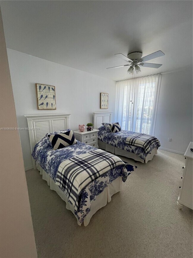 Building Photo - 9559 Collins Ave