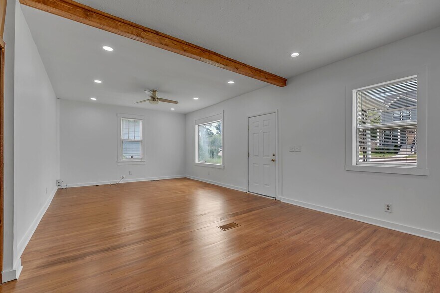 Building Photo - 1607 22nd Ave N