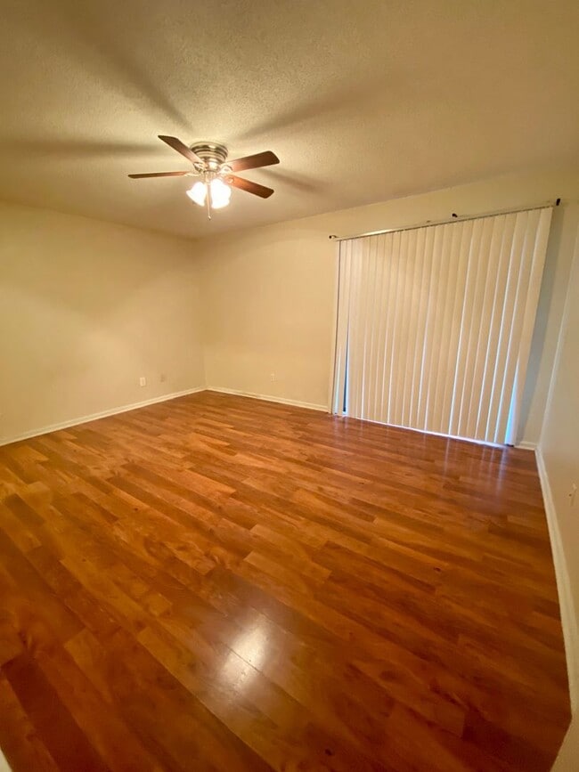 Building Photo - SUPER CUTE! 1st Floor 1 Bedroom/ 1 Bath Condo in Garden City! Close to the beach!