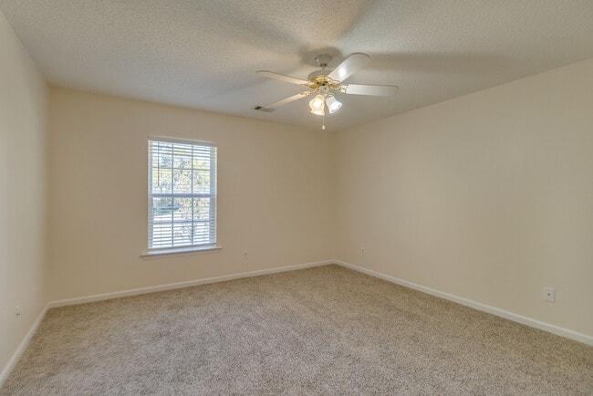 Building Photo - 35 Putters Pl