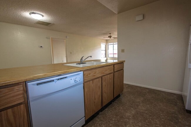 Building Photo - Montana Terrace Condo