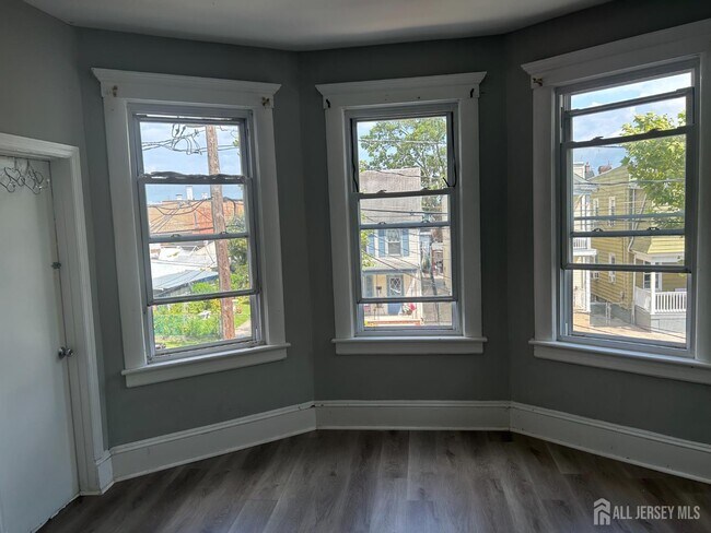 Primary Photo - 275 Prospect St