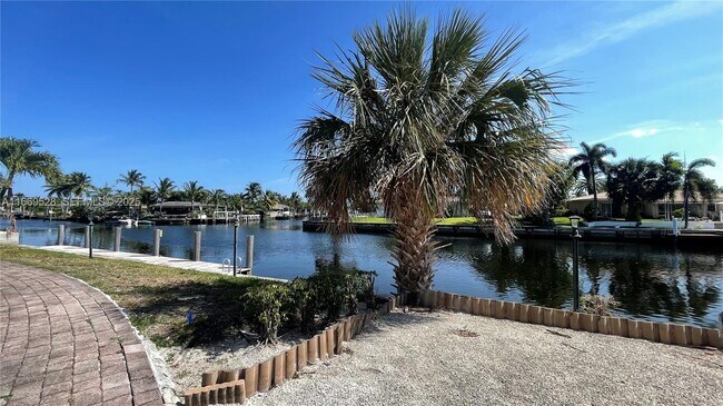 Building Photo - 840 Pine Dr