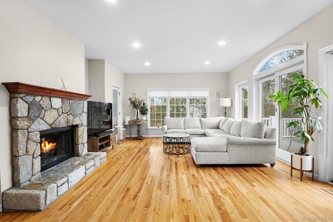 Building Photo - 105 Hardscrabble Lake Dr